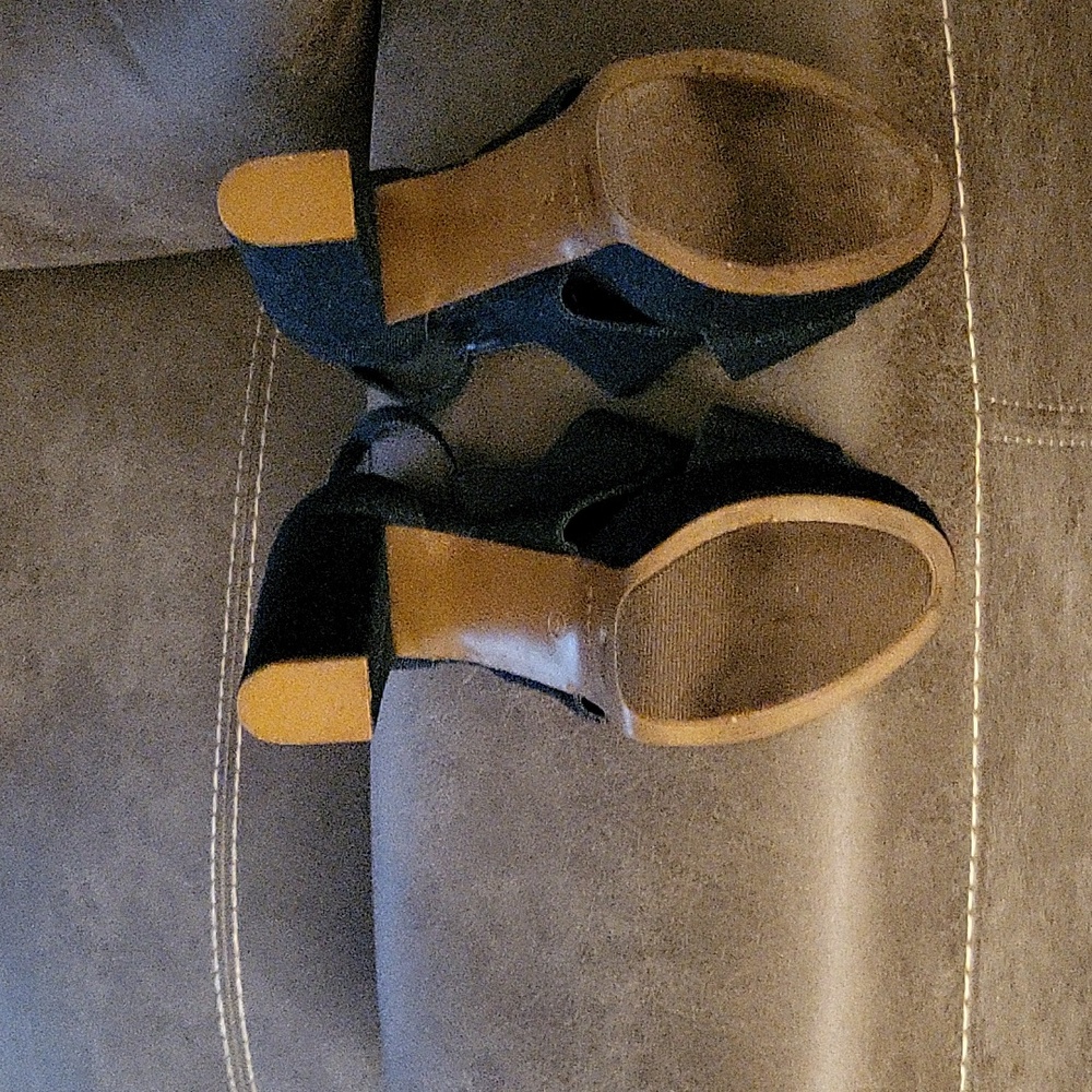 Shoes - Picture 4 of 4